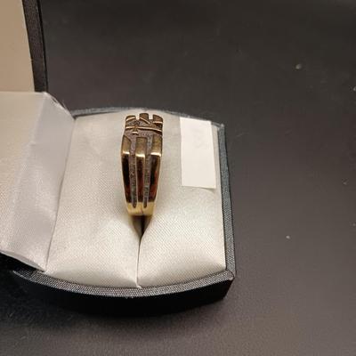 14K RING WITH A CROSS 9.42g SIZE 7 3/4