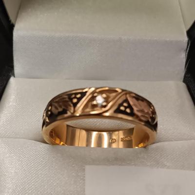 MEN'S 14K GOLD RING WITH A DIAMOND 5.96g SIZE 10 1/2