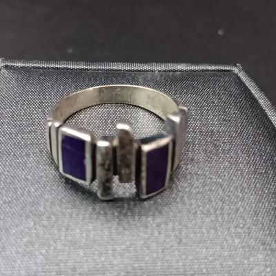 STERLING SILVER RING WITH PURPLE STONES 4.75g SIZE 7 3/4