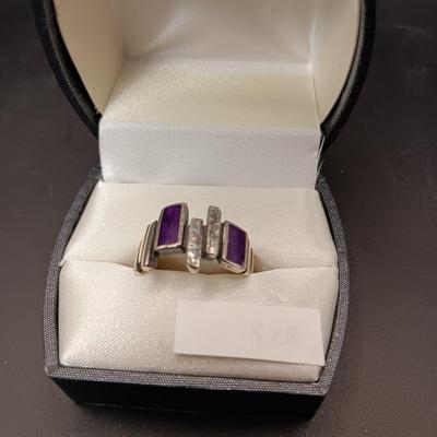 STERLING SILVER RING WITH PURPLE STONES 4.75g SIZE 7 3/4
