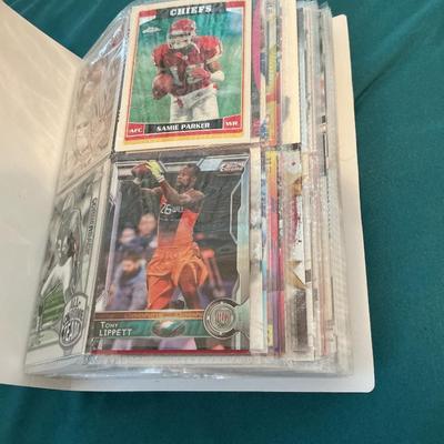 Binder with 400 Sports Cards NFL NBA MLB NHL MLS