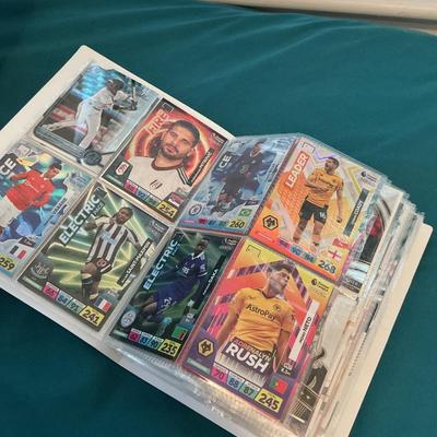 Binder with 400 Sports Cards NFL NBA MLB NHL MLS