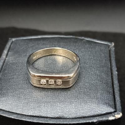 14K WHITE GOLD RING WITH 3 DIAMONDS 5.32g SIZE 7 1/2
