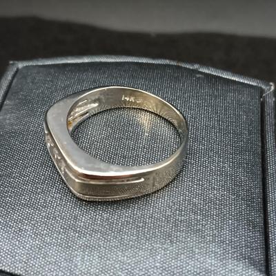 14K WHITE GOLD RING WITH 3 DIAMONDS 5.32g SIZE 7 1/2
