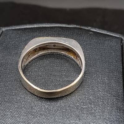 14K WHITE GOLD RING WITH 3 DIAMONDS 5.32g SIZE 7 1/2