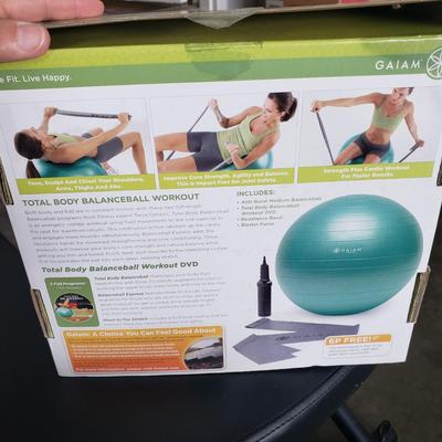 NIB Exercise Equipment: Fitbit, Giam, Purathletics and More (G-KD)