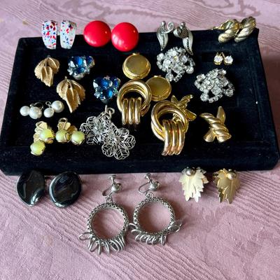Big Lot Costume Jewelry Mostly Vintage, Some Signed