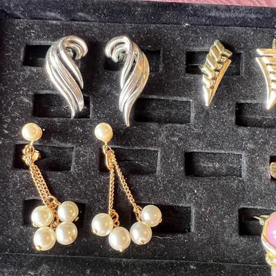 Big Lot Costume Jewelry Mostly Vintage, Some Signed