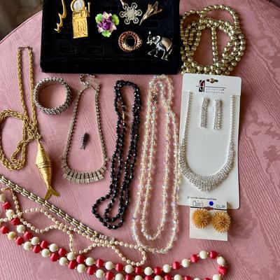 Big Lot Costume Jewelry Mostly Vintage, Some Signed