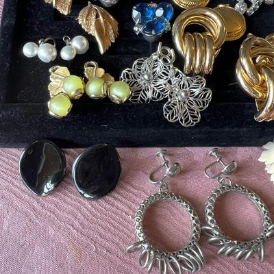 Big Lot Costume Jewelry Mostly Vintage, Some Signed