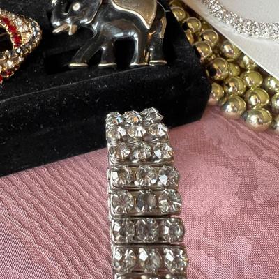 Big Lot Costume Jewelry Mostly Vintage, Some Signed