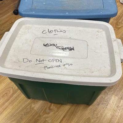 2 empty totes