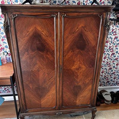 Art Nouveau dresser PLACEHOLDER