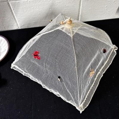 Collapsible picnic fly cover