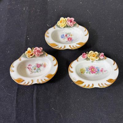 Lot of 11 individual ashtrays