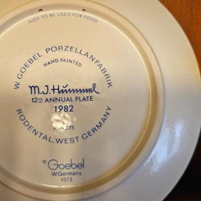 Hummel 1982 12th Annual Plate W/figurine