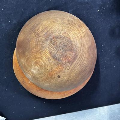 Vintage wood mixing bowls (2)