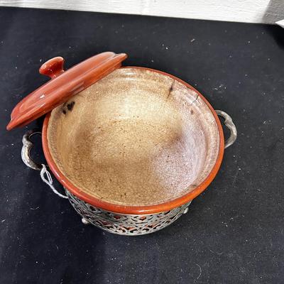Silver casserole holder + covered casserole dish