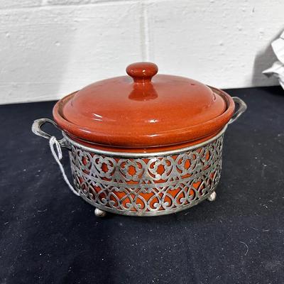 Silver casserole holder + covered casserole dish