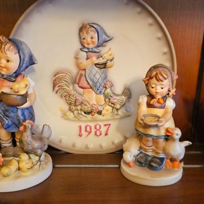 Hummel Collectors Plate and Figurines 1987 17th Annual Plate