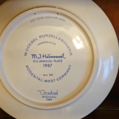 Hummel Collectors Plate and Figurines 1987 17th Annual Plate