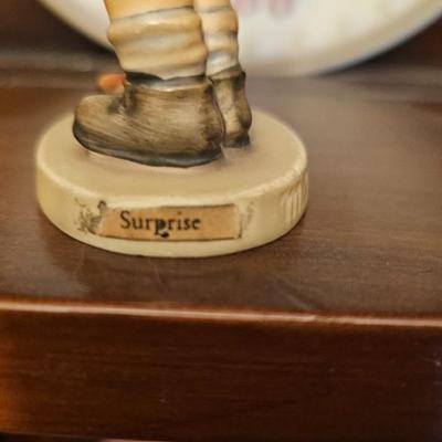 Hummel Collectors Plate 1988 18th Annual w/figurines