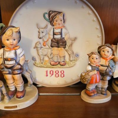 Hummel Collectors Plate 1988 18th Annual w/figurines