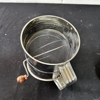 Bromwells 5 cup Sifter