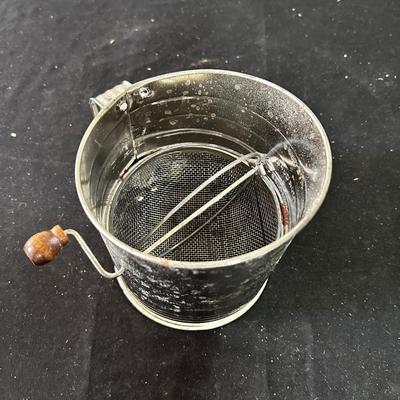 Bromwells 5 cup Sifter