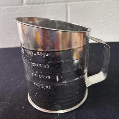 Bromwells 5 cup Sifter