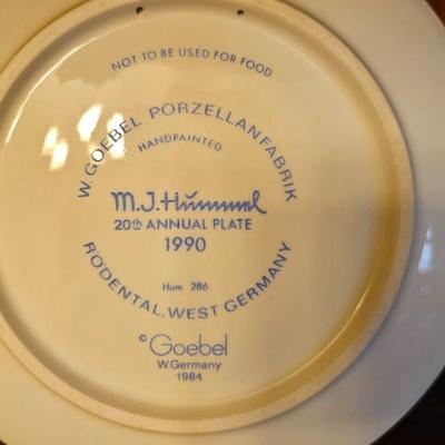 Hummel Collectors Plate 1990 19th Annual Plate