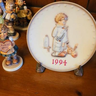 Hummel Collectors Plate 1994 24th Annual Plate w/figurine