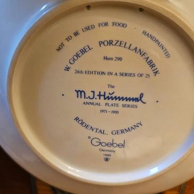 Hummel Collectors Plate 1994 24th Annual Plate w/figurine