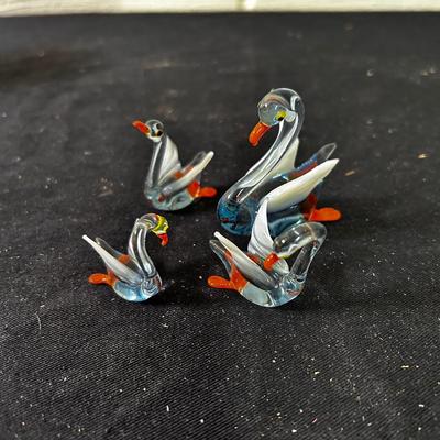 Miniature glass swans (4)
