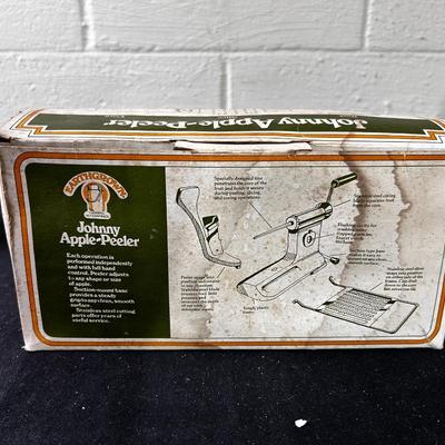 Johnny Apple peeler