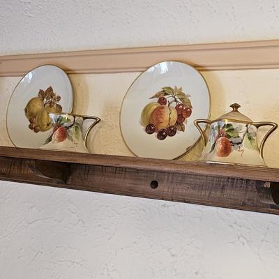 Collector Plates w/ tea pots