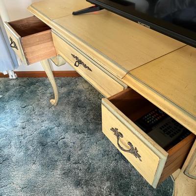 60’s French Country Style “White Manufacturing Co” Vanity Table