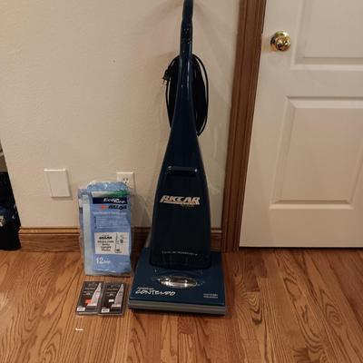 RICCAR 4512 AMERICAN CONTEMPO VACUUM WITH EXTRA FILTERS AND BAGS