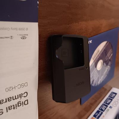 SONY CYBER-SHOT DIGITAL CAMERA