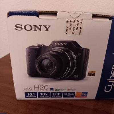 SONY CYBER-SHOT DIGITAL CAMERA
