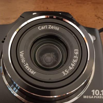 SONY CYBER-SHOT DIGITAL CAMERA