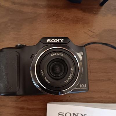 SONY CYBER-SHOT DIGITAL CAMERA