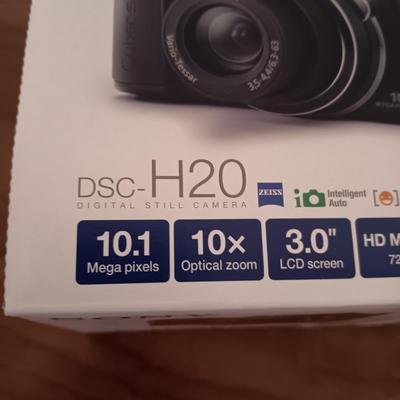 SONY CYBER-SHOT DIGITAL CAMERA