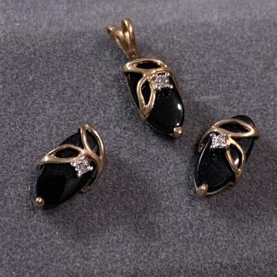 Estate Jewelry Earrings / Pendants Lot