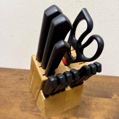 Farberware Cutlery Knife Set with Wood Block incomplete