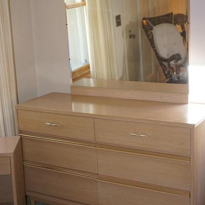 1960's MCM KROEHLER BLOND OAK THREE PIECE BEDROOM SET