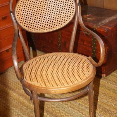 ANTIQUE BENTWOOD SIDE CHAIR W/OVAL CANED SEAT AND BACK