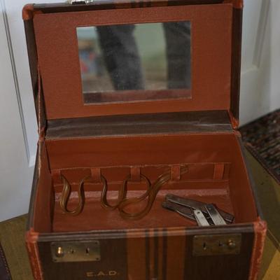 VINTAGE PAIR OF TWEED STYLE HARD CASE SUITCASES