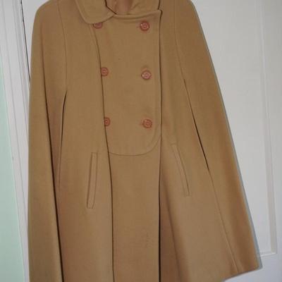 VINTAGE SEARS BRAND LADIES BRAND CAMEL HAIR COLORED CAPE