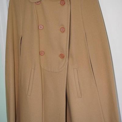 VINTAGE SEARS BRAND LADIES BRAND CAMEL HAIR COLORED CAPE